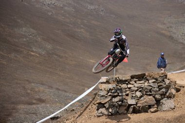American Series MTB DHI Lima, Amancay 'da doğal iniş pistinde hızlı hareket