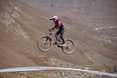 American Series MTB DHI Lima, Amancay 'da doğal iniş pistinde hızlı hareket