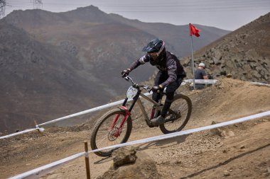 American Series MTB DHI Lima, Amancay 'da doğal iniş pistinde hızlı hareket