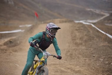 American Series MTB DHI Lima, Amancay 'da doğal iniş pistinde hızlı hareket