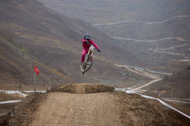 American Series MTB DHI Lima, Amancay 'da doğal iniş pistinde hızlı hareket