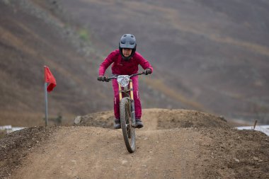 American Series MTB DHI Lima, Amancay 'da doğal iniş pistinde hızlı hareket
