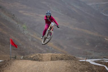 American Series MTB DHI Lima, Amancay 'da doğal iniş pistinde hızlı hareket