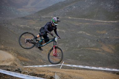 American Series MTB DHI Lima, Amancay 'da doğal iniş pistinde hızlı hareket