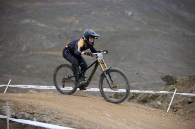 American Series MTB DHI Lima, Amancay 'da doğal iniş pistinde hızlı hareket