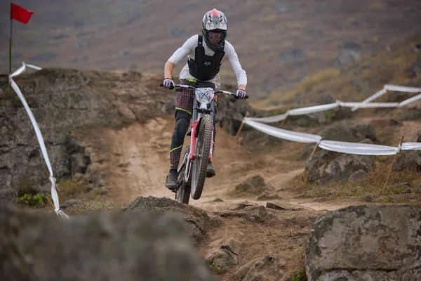 American Series MTB DHI Lima, Amancay 'da doğal iniş pistinde hızlı hareket