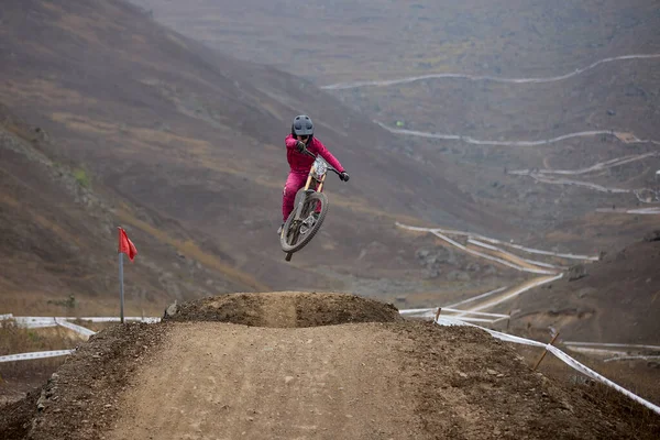 American Series MTB DHI Lima, Amancay 'da doğal iniş pistinde hızlı hareket