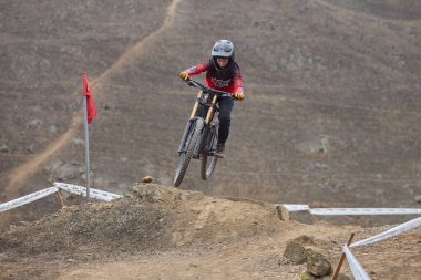American Series MTB DHI Lima, Amancay 'da doğal iniş pistinde hızlı hareket