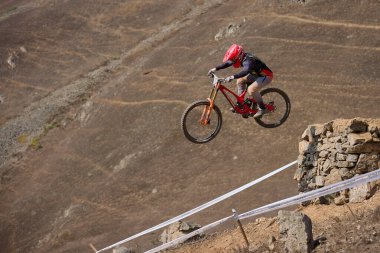 American Series MTB DHI Lima, Amancay 'da doğal iniş pistinde hızlı hareket