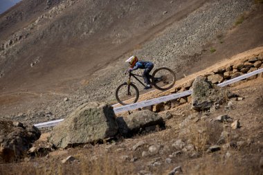 American Series MTB DHI Lima, Amancay 'da doğal iniş pistinde hızlı hareket