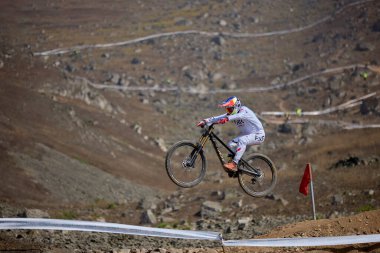 American Series MTB DHI Lima, Amancay 'da doğal iniş pistinde hızlı hareket