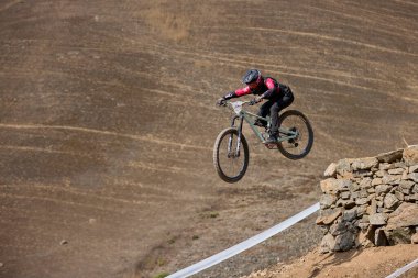 American Series MTB DHI Lima, Amancay 'da doğal iniş pistinde hızlı hareket