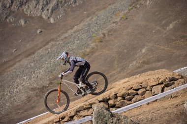 American Series MTB DHI Lima, Amancay 'da doğal iniş pistinde hızlı hareket