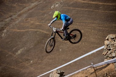 American Series MTB DHI Lima, Amancay 'da doğal iniş pistinde hızlı hareket