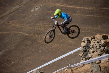 American Series MTB DHI Lima, Amancay 'da doğal iniş pistinde hızlı hareket
