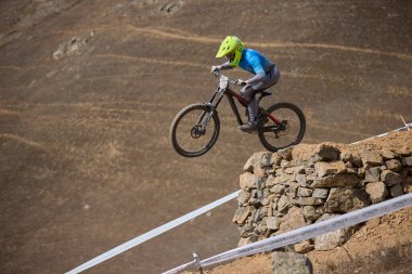 American Series MTB DHI Lima, Amancay 'da doğal iniş pistinde hızlı hareket