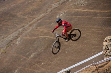 American Series MTB DHI Lima, Amancay 'da doğal iniş pistinde hızlı hareket