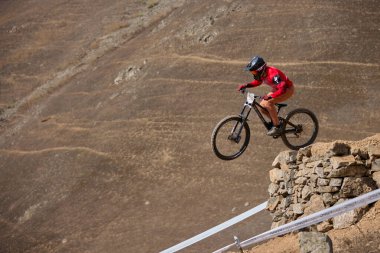 American Series MTB DHI Lima, Amancay 'da doğal iniş pistinde hızlı hareket