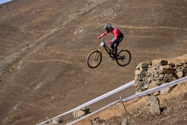 American Series MTB DHI Lima, Amancay 'da doğal iniş pistinde hızlı hareket