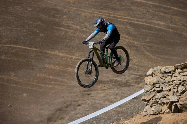 American Series MTB DHI Lima, Amancay 'da doğal iniş pistinde hızlı hareket