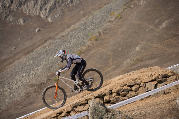 High-speed action on the natural downhill track at the American Series MTB DHI Lima, Amancay