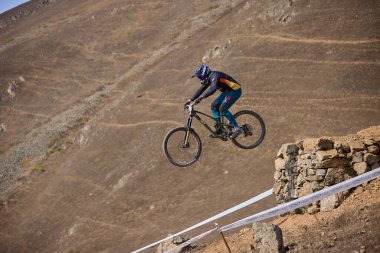 American Series MTB DHI Lima, Amancay 'da doğal iniş pistinde hızlı hareket