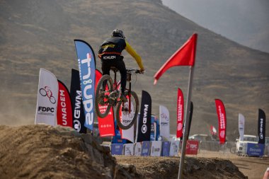 American Series MTB DHI Lima, Amancay 'da doğal iniş pistinde hızlı hareket