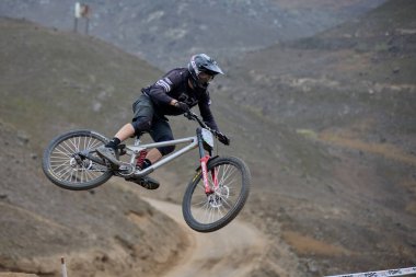 American Series MTB DHI Lima, Amancay 'da doğal iniş pistinde hızlı hareket