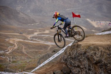 American Series MTB DHI Lima, Amancay 'da doğal iniş pistinde hızlı hareket