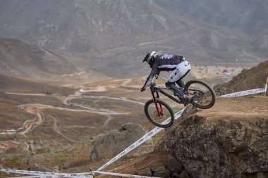 American Series MTB DHI Lima, Amancay 'da doğal iniş pistinde hızlı hareket