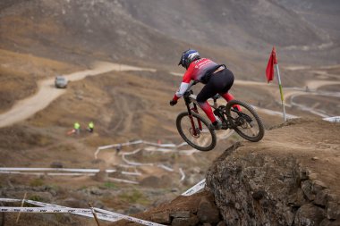 American Series MTB DHI Lima, Amancay 'da doğal iniş pistinde hızlı hareket
