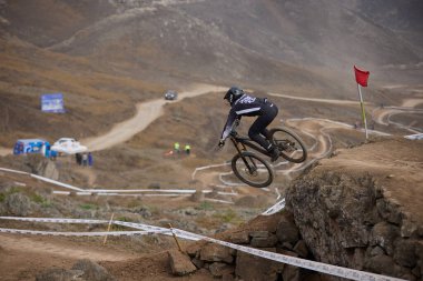 American Series MTB DHI Lima, Amancay 'da doğal iniş pistinde hızlı hareket