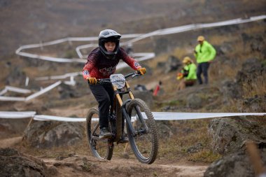 American Series MTB DHI Lima, Amancay 'da doğal iniş pistinde hızlı hareket