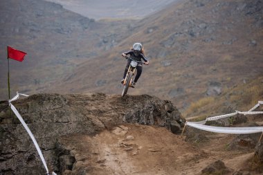 American Series MTB DHI Lima, Amancay 'da doğal iniş pistinde hızlı hareket