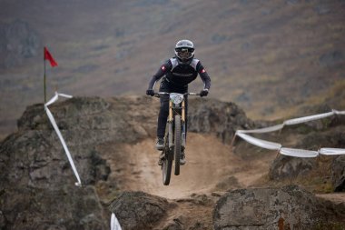 American Series MTB DHI Lima, Amancay 'da doğal iniş pistinde hızlı hareket