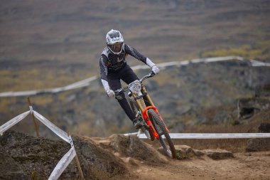 American Series MTB DHI Lima, Amancay 'da doğal iniş pistinde hızlı hareket