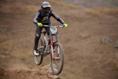 American Series MTB DHI Lima, Amancay 'da doğal iniş pistinde hızlı hareket