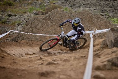 American Series MTB DHI Lima, Amancay 'da doğal iniş pistinde hızlı hareket