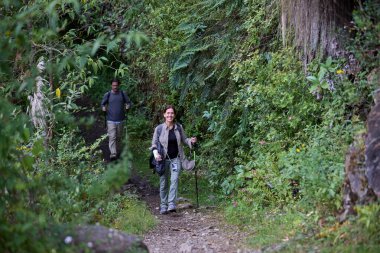 Choquequirao 'ya bir yolculuk sadece bir yürüyüş değildir, nefes kesici manzaralar, antik kalıntılar ve Perus tarihinin kalbi arasında bir maceradır. Her adım bizi bu taşın büyüsüne yaklaştırıyor..