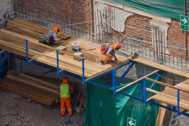 Hareketli takım çalışması, hassasiyet, yetenek ve koordinasyon yeni bir yapının temelini şekillendiriyor.