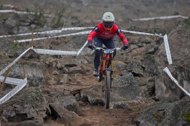 Copa Downhill 'deki doğal yokuş aşağı pistinde hızlı hareket.