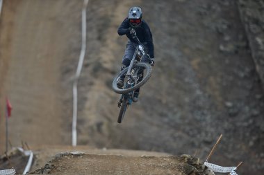 Copa Downhill 'deki doğal yokuş aşağı pistinde hızlı hareket.
