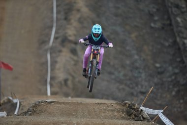 Copa Downhill 'deki doğal yokuş aşağı pistinde hızlı hareket.