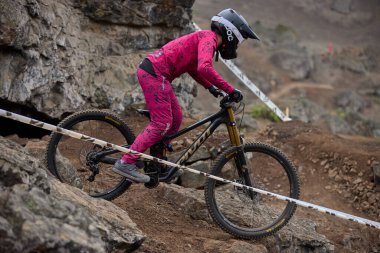 Copa Downhill 'deki doğal yokuş aşağı pistinde hızlı hareket.