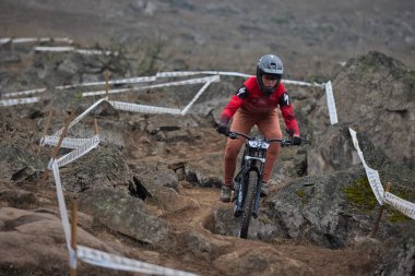 Copa Downhill 'deki doğal yokuş aşağı pistinde hızlı hareket.