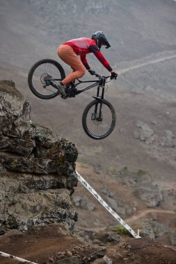 Copa Downhill 'deki doğal yokuş aşağı pistinde hızlı hareket.