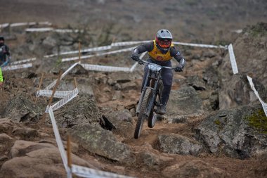 Copa Downhill 'deki doğal yokuş aşağı pistinde hızlı hareket.