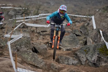 Copa Downhill 'deki doğal yokuş aşağı pistinde hızlı hareket.