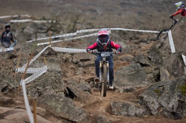 Copa Downhill 'deki doğal yokuş aşağı pistinde hızlı hareket.