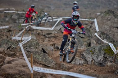 Copa Downhill 'deki doğal yokuş aşağı pistinde hızlı hareket.